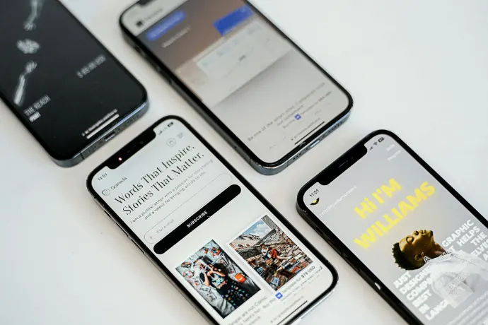 Muestras de sitios en una pantalla de celular
